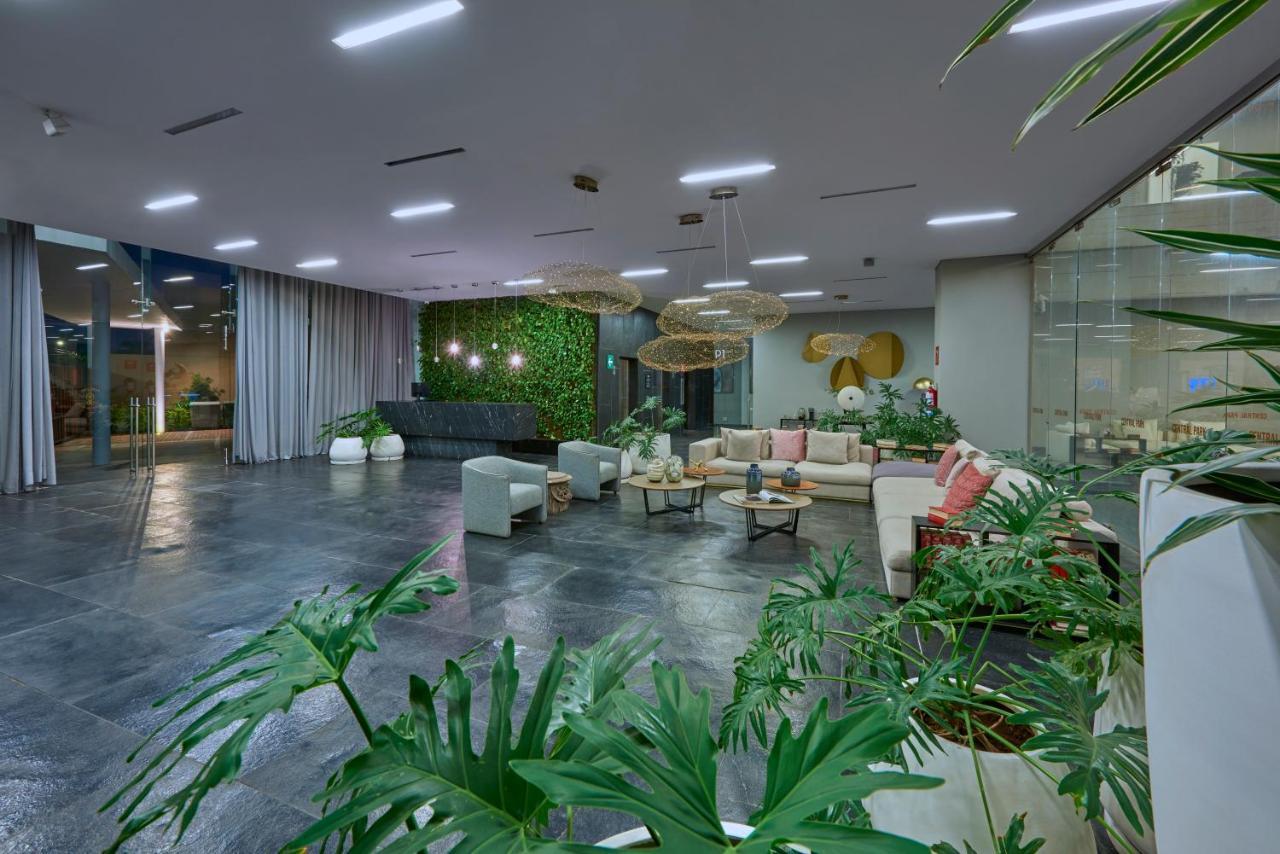 Park Life Guadalajara Aparthotel Exteriör bild