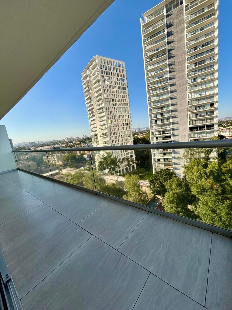 Park Life Guadalajara Aparthotel Exteriör bild