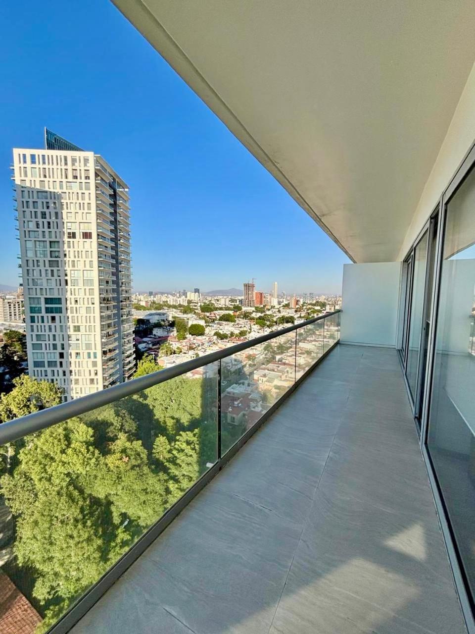 Park Life Guadalajara Aparthotel Exteriör bild